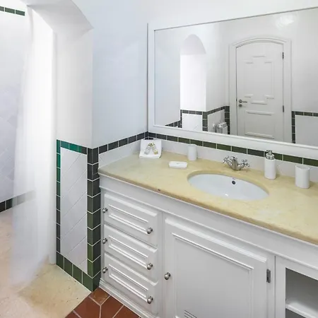 Sleeps 14 Pool Air Con Wifi *