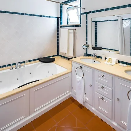 Sleeps 14 Pool Air Con Wifi *