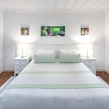 Sleeps 14 Pool Air Con Wifi